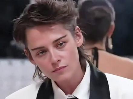 说一句“鲨塑双姝”应该不过分吧~#艾薇儿 #avrillavigne #克里斯汀斯图尔特 #kristenstewart #神颜