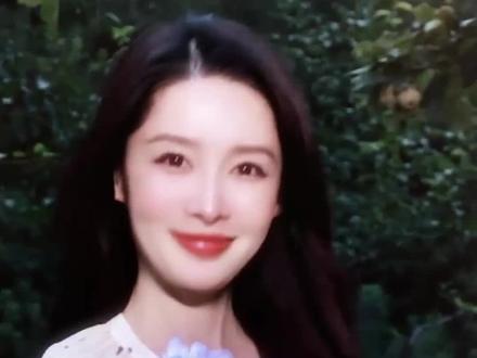 我们沁沁当年亲口说的最想合作的演员,如今真的梦幻同框人间有味了啊#李沁#胡歌#黄磊#人间有味#娱乐评论大赏@抖音小助手