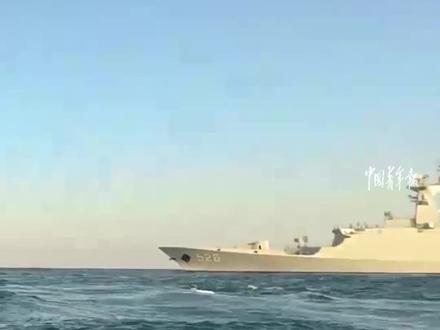 人民海军为人民!渔船船员脚趾被割断求助军舰,军医争分夺秒救人。