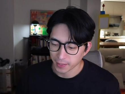 我是如何用Codex来做知识管理的?🤔 okay!很多时候我们跟AI的沟通都是一次性的交易!
解决之后,可能过回过头你就忘了,等你下次再问同样的问题时,你又得重复多一遍,而且答案可能还没有第一次的好!这是我之前在跟AI对话的时候经常会出现的问题。
直到我最近转到了Claude Cowork和Codex这两款产品之后呢我发现,如果用知识库的方式管理你跟AI的每一次对话的话,会让你在下一次使用AI的时候,变得更加容易的!
所以今天这个视频呢,我就想跟你介绍如何用像Codex,Cowork这样的工具来做知识管理?搭建知识库!
比如如何把你跟AI的对话,变成可以反复调用的知识!
如何让AI把你平时看过的文章,视频和播客等等呢都都整理到知识库和更新
#ai #codex #ai新星计划 #效率工具推荐