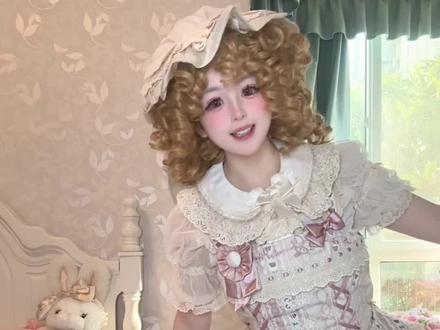 🧸洋娃娃和小熊跳舞
完全拒绝不了这种日常又doll的感觉,jsk柄图太美啦,没想到的是纯色低腰居然冷冷的,其实搭配起来很萌哟#lo裙安利 #种草姬 #Lolita #lo娘 #小熊博物馆