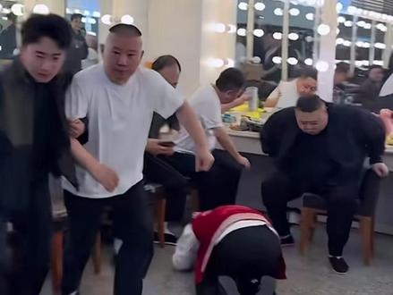 拜年合集|今年二筱拜年成功率不会为零吧哈哈 他伦叔哪去了? #刘筱亭 #尚筱菊 #岳云鹏