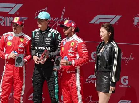 争议!F1疑歧视中国运动员,吴艳妮为赛车手颁奖,照片却被裁剪 #吴艳妮 #F1