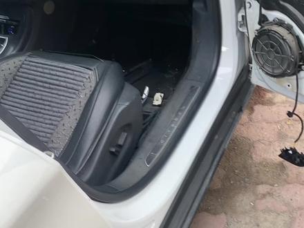 雪铁龙玻璃一键升降,升上来自动落下来#汽车服务行业 #汽车保养与维修 #配汽车遥控器钥匙