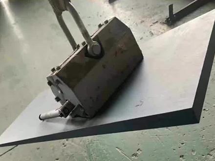 楔形钢板供应梁底楔形垫块,楔形钢板主要用于有坡度的桥梁,通常由Q235钢板加工制造。 #上海上海市金山区支座楔形钢板和橡胶支座 @调平钢板