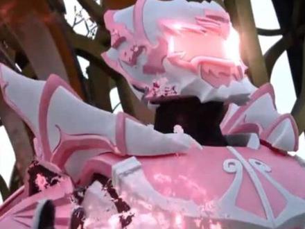 双帝皇大战,粉色帝皇侠对战火刑天烈剑原皮帝皇 #铠甲勇士变身 #帝皇侠 #帝皇铠甲 #武打动作 #cosplay @抖音小助手 @抖音创作小助手 @抖音媒体内容优推官