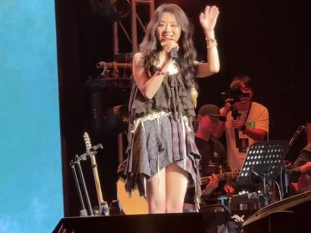 #谭松韵 演唱会《说走就走可以吗》,好美的姐姐
来源:vb橘子娱乐#2025谭松韵韵光同行见面会 #爱了很久的朋友 #livehouse #live