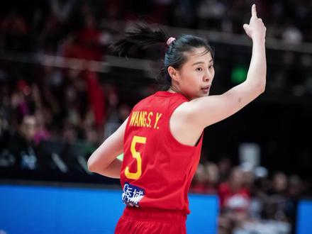 姚明师妹、月薪2万!曾被上海拒绝的她,又成了中国女篮的英雄 #中国女篮闯进世界杯决赛 #王思雨罚球绝杀