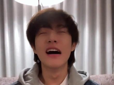 “我们公司尽量不让我们直播吃东西”
#黄仁俊 #黄仁俊直播 #NCTDREAM#怪味豆挑战