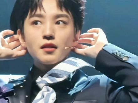 话剧《趁世界还年青》Day3谢幕
“今天确实蛮紧张的,因为有一些朋友在(现场)”“非常的紧张,希望两位都看得开心看得愉快”
#王俊凯 #王俊凯话剧趁世界还年青 #王俊凯趁世界还年青 #董子健来看王俊凯话剧了 #lucky琦