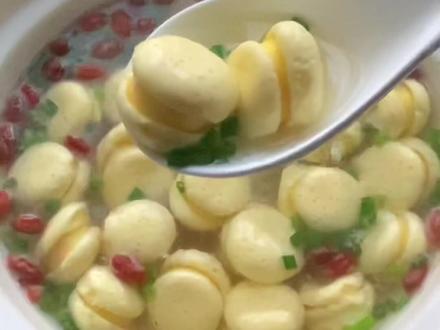 鲜嫩Q弹的鸡蛋灌肠,煮的时候就像变魔术,开出一朵朵花😜#动手自己做美食 #鸡蛋的神仙吃法 #在家做美食