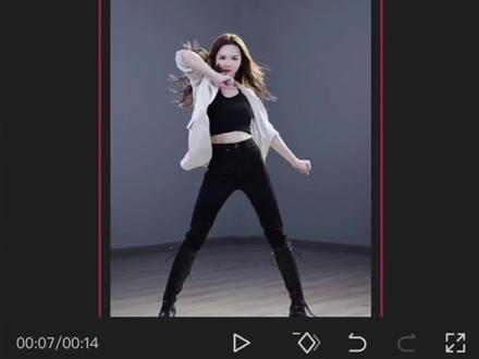 偷偷告诉你一个秘密:长按屏幕可以选择慢速播放这个关键帧运镜教程#舞蹈 #关键帧 #运镜#肯的教学 #轻而易剪 @剪映