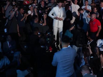 杨瀚森来自普通家庭,年龄真实!姚明之后最值得关注的中国球员!