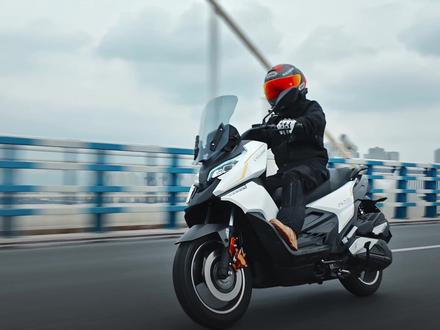 谁说踏板不能耍姿态? #赛科龙rt2