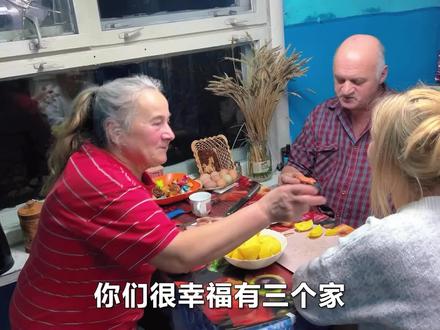俄罗斯熏鱼把一家都吃美了 丈母娘:这个小院就是你们的家 #俄罗斯丈母娘 #俄罗斯乡村爱情故事