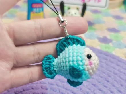 小鱼挂件钩织教程,可做情侣款,基础针法钩织,嘴巴放了小磁吸,可做手机挂件!#我的手工作品 #手工编织零基础教学 #钩织毛线玩偶 #编织教程 #玲子ling手作