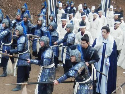 “除妖后,清君侧”
“护皇后,正视听”
#成何体统#丞磊