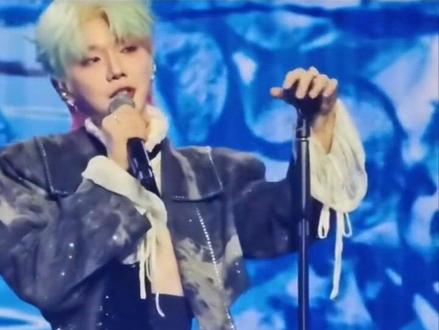 郝熠然 在香港站的一首串烧歌曲,《笑忘书》+《山楂花》,郝熠然唱功又进步了,引起了网络热议!#郝熠然 #怀旧金曲 #分享 #云熠 #经曲老歌