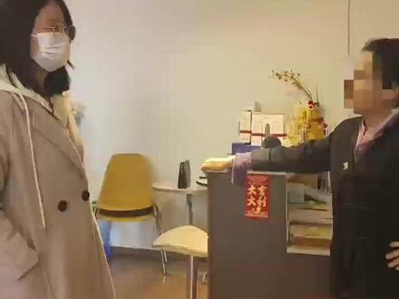 女子裸上身做SPA按摩,不料推门进来的却是男技师,还反被店家嘲讽孤陋寡闻:“20岁小伙长相标致看不上你。”