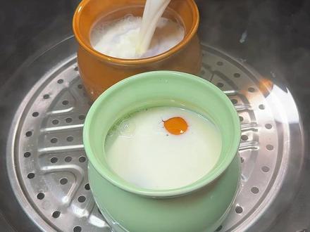 一碗醪糟炖奶,冬天的治愈系甜品。#甜品 #醪糟美食 #牛奶蒸蛋 #醪糟酒酿米酒