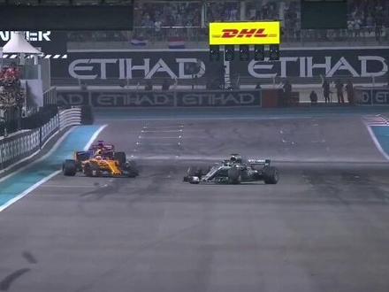 F1经典名场面:三位世界冠军画甜甜圈向观众致谢,怀念那个属于他们的时代#阿隆索#维特尔#汉密尔顿