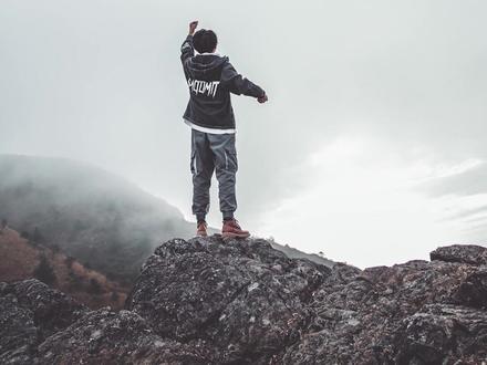 旧报纸自制纸风筝,收获的欢乐是一样的吗? @抖音小助手