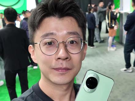 华为Nova 15 数字版,新性价比之王? 芯片全面提升,背刺上一代14U?#华为Nova15 #nova15枫头正劲 #华为发布会 #华为nova15系列 #迪信通说手机