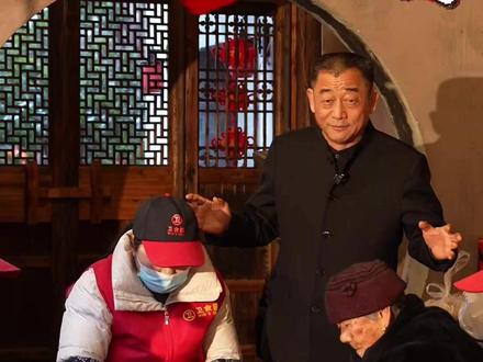 还记得春节的文友小院吗?这次,我们为元宵节准备了更暖的“大礼”——1000份手工元宵。除了吃元宵,我们还准备了皖北传统的“点棉花灯”、热闹的文友大舞台、暖心的大锅菜和梦幻的冷烟花瀑布… 这个元宵节,我们要的就是一个 “闹” 字!#元宵节 #文友小院 #卫食园 #传统文化
