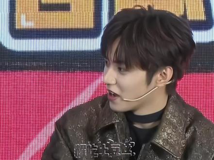 这个小斗给前辈哄成胚胎了😹#刘耀文 #宇宙闪烁请注意 #发布会 #黄子韬