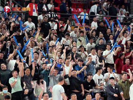 5月9日,阜阳vs淮北,现场氛围爆棚,观众席掀起人浪,一起来感受一下徽BA赛场的人浪吧!#2026安徽省城市篮球联赛 #江淮争霸皖美如画 #徽BA