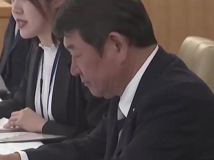 日本要求中国解释双手插兜!我国回应现场:多数是日本媒体