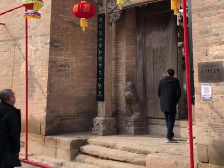 侍郎府是清代山西高平号称“三阁老”之一的浙江巡抚田逢吉的私邸,坐北朝南,一进四院,雄伟高大。门楼显赫,“砖雕”、“木雕”、“石雕”,“三雕”精美绝伦#古建筑之美