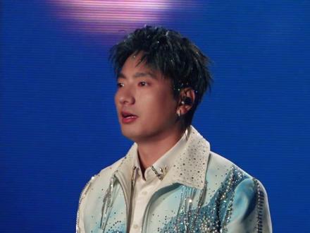 海来阿木哈尔滨演唱会现场和粉丝合唱《分币不掏》,自己没进去拍子哈哈哈哈!#海来阿木 #分币不掏 #来跳舞 #海来阿木哈尔滨演唱会