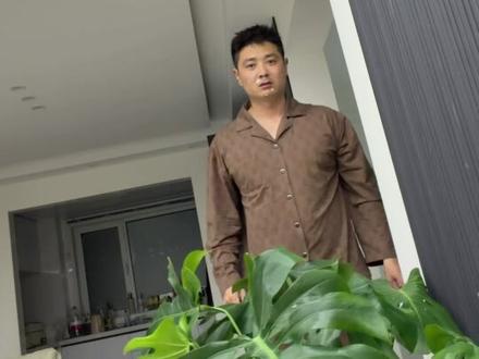 姐妹们,你们能懂这种重新再给别人讲一遍笑梗的无力感吗? #日常唠嗑