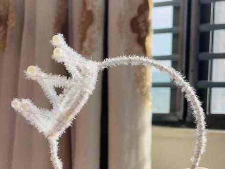 会发光的皇冠👑发箍扭扭棒教程来啦!喜欢的小仙女们可以试试扭一扭哟!#扭扭棒 #皇冠发箍 #发箍教程 #扭扭棒的100种玩法 #一学就会系列