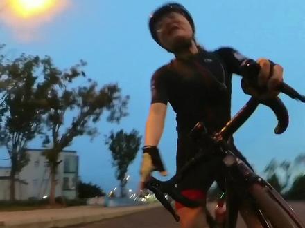 #带着insta360去骑车 #摔车现场 我怎么就没想到带个护膝呢