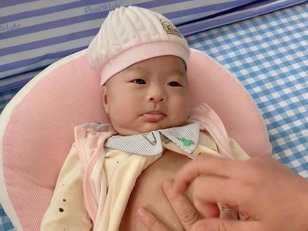 宝宝肚子敲得咚咚响?排气操做起来#排气操 #胀气 #育儿 #新手爸妈必看
