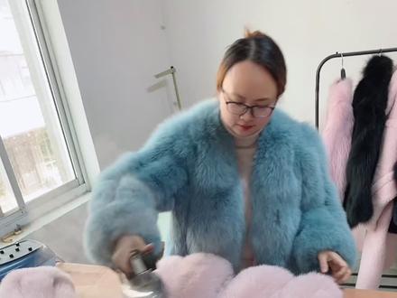 #干货分享 #真毛皮草 #水貂 #时尚皮草搭配 #新年穿搭 #海宁皮草源头好货 怎么区分狐狸背毛和腹毛?