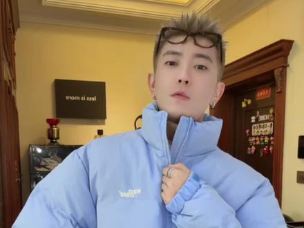 版型穿着贼帅~嘎嘎蓬松但不臃肿!#东北男孩 #男生穿搭 #穿搭分享 #冬季穿搭 #情侣穿搭