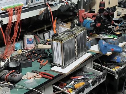 强启电源 大疆T60整组改好还是打散改的好 带上你的评论哦
支持一下 T60容量80安时
户外用电 启动电源 轻松应对