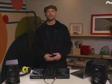 DDJ-FLX4控制器即便是DJ新手或没有过经验的爱好者,只需操作推子和旋钮,即可进行愉快且具有创造性的混音。 SMART CFX功能只需操作旋钮,即可像职业DJ一般将多种效果组合在一起,增加动感声音。#dj打碟 #pioneerdj