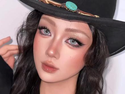 扁平脸狂喜❗️这个妆让我的脸直接立体到飞起❗️ 姐妹们,今天这个妆真的绝了!
📢从妆前护肤开始,每一步都给你拆解的明明白白!🙋♀️别再说自己学不会了, 今天这个妆教长视频,专治各种手残 !
✅扁平脸,黄皮都能驾驭!
#晒晒我的春夏宝藏#motd #新手化妆教程 #普通人化妆 #抖音美妆春夏宝藏