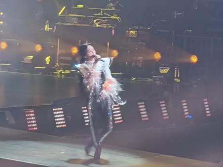 爱Ella 爱S.H.E❤️
#Ella艾拉主意广州演唱会 #燃爆全场 #演唱会现场 #Ella陈嘉桦