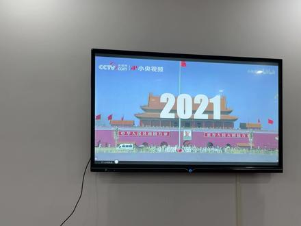 安卓或鸿蒙系统的华为平板无线投屏电视显示,平板横屏状态下电视可全屏满屏显示,两侧没有黑边,平板的声音也能投到电视上,投屏的延迟多少可对照视频。#华为平板投屏 #华为平板投屏电视 #平板投屏电视 #matepad投屏 #平板投屏不满屏 #平板投屏有黑边 #平板投屏电视有黑边 #平板投屏电视全屏 #华为平板投屏led #电视投屏