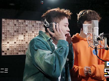 鹿晗王勉搞笑录歌! #五哈 #灵魂画手 #鹿晗 #王勉