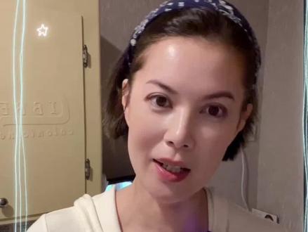 浣腸水療排毒法
腸水療(Colonic Hydrotherapy)是一种用水清洁大肠的疗程,其好处可能包括:
1. **促进肠道健康**:清除肠道内的毒素和废物,可能有助于改善肠道功能。
2. **改善消化**:有助于减少便秘,促进肠道蠕动,改善整体消化效率。
3. **增强免疫系统**:健康的肠道有助于增强免疫力,因为肠道是人体免疫系统的一部分。
4. **改善皮肤状况**:有些人报告说腸水療后皮肤状况改善,可能是因为体内毒素减少。
5. **减轻腹部不适**:有助于减少腹胀和不适感,从而提高舒适度。
不过,腸水療并非适合所有人,建议在考虑进行前咨询医疗专业人士的意见。#浣腸 #排毒养颜 #去肚腩 #腸道 #凍齡