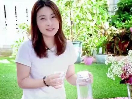 郭晶晶霍启刚高调豪宅!超大庭院自带私人花园,一家人野餐超温馨