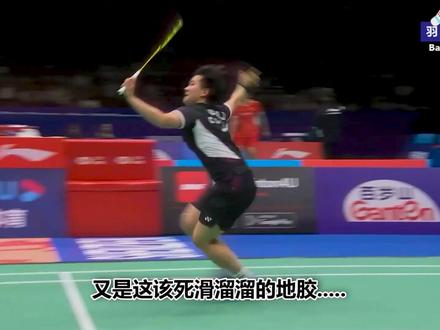 暖心!已痛得翻滚倒地何冰娇还想坚持,陈雨菲下意识拎包彰显情义 #运动最美时刻 #羽毛球比赛 #羽毛球精彩片段