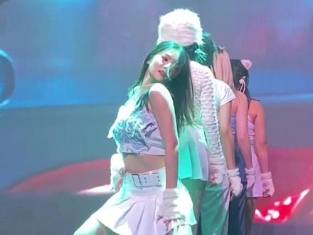 跳完我就是女战士#antifragile #lesserafim #许允真 #翻跳 #舞台