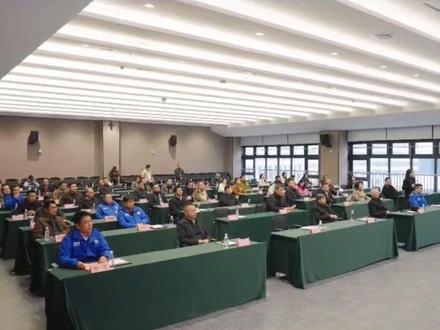 苏商聚永州,携手创未来。1月19日上午,江苏省企业家代表团走进永州,实地探访、亲身感受永州蓬勃的产业活力。双方深入对接,共话发展新机遇,共谋合作新篇章。
#湘超冠军城诚邀天下客#苏商#永州经开区#永州陆港#合作共赢